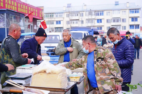 太长见识了!苏州女子去吉林旅行,偶遇当地赶大集,10天仅一次