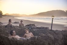 热水海滩景点图片