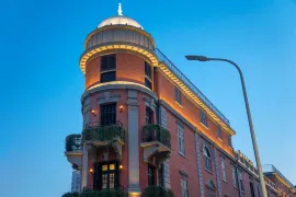 4-Day Wuhan Tour: East Lake's scenic charm and cultural heritage, Wuhan University's autumn vibes
