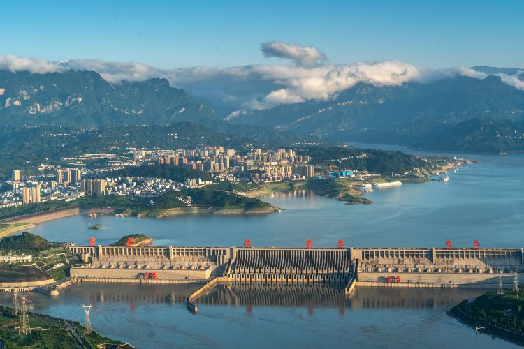 Three Gorges Dam Tourist Area (Scenic natural beauty, focus on hydroelectric power)