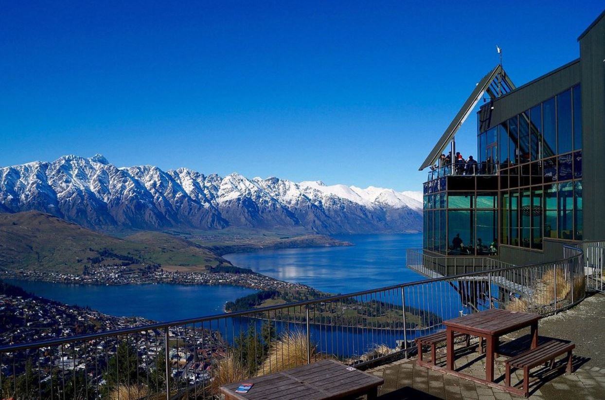 Stratosfare Restaurant & Bar