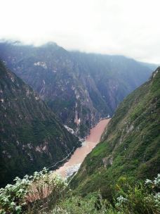 下虎跳-玉龙-山在穷游