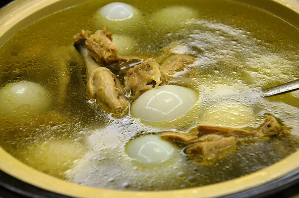 你吃过新泉美食吗?你吃过连壳煮的鸭蛋汤吗?这家餐厅让我惊艳!