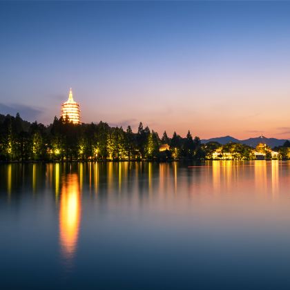 上海迪士尼度假区+东方明珠+苏州拙政园+杭州西湖风景名胜区6日5晚跟团游