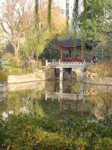 和平公园-上海-悠然微笑的