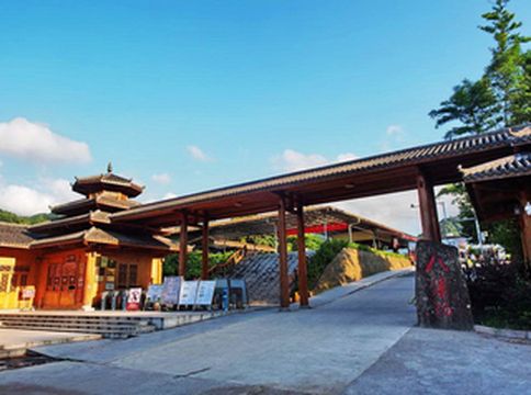 九寨沟在南方有个姐妹沟，叫八寨沟，夏日嬉水好去处，更亲民、更接地气