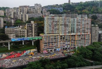 中国重庆：史迪威博物馆+李子坝轻轨+桂花园+新都巷行程定制R【山城漫步 打卡网红轻轨 穿越居民楼】