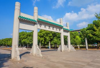 盛迹说丨武汉大学半日游【人文武大入校参观+深度讲解+校园】【10人内小团，保证讲解质量，专业讲解团队】