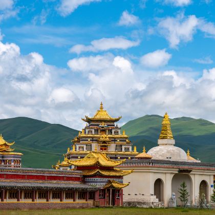 甘肃甘南+扎尕那+麦积山石窟+莲宝叶则景区9日8晚跟团游