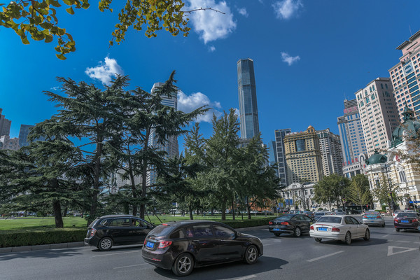 东北交通秩序最好的城市:车让人的文明出行,营造此城的绅士风范