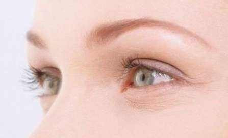 眼部“小熨斗”来袭，菩丽慈植萃紧致眼霜，帮你赶走眼部小细纹