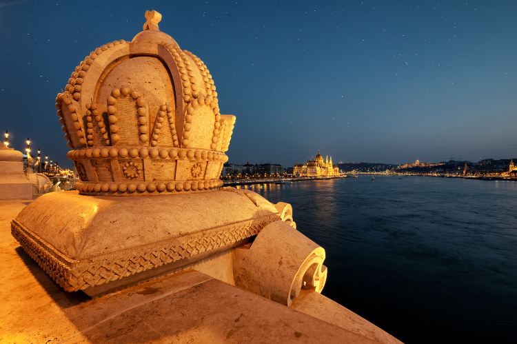 Hungarian Parliament Building Area (Legislative significance, architectural splendor)