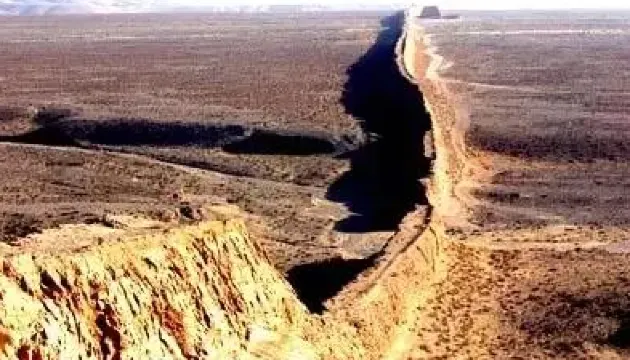 鹽池古長城遺址公園