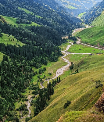 徒步新疆最美古道乌孙，探寻天山深处的秘境，夏天去看遍四季