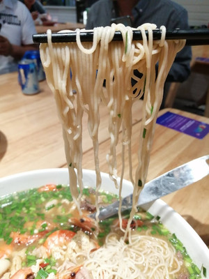 武鸣人说南宁秋记生料榨粉好吃，是正宗马山做法，两大盆都吃完