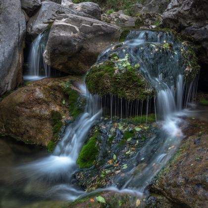 河南郑州+云台山+龙门石窟+白马寺+清明上河园+万仙山+中华影视村-郭亮村+太行大峡谷景区+红旗渠10日9晚跟团游
