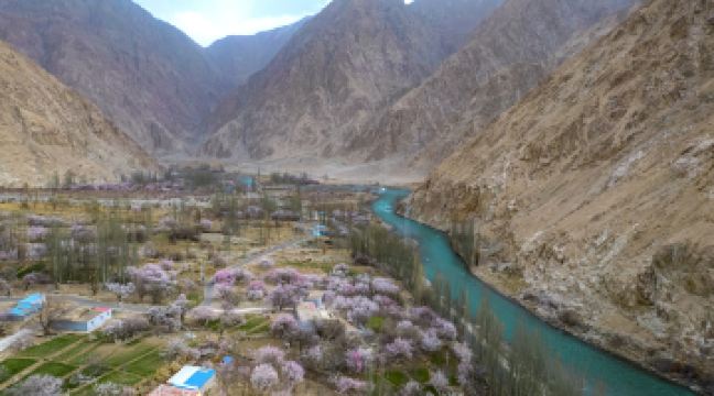 帕米尔高原腹地杏花沟