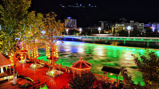 把好看的装进脑海，好吃的装进肚皮！