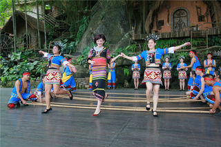 高颜值小姐姐这么玩转槟榔谷,太嗨了吧?