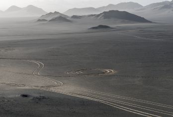 黑独山+阿克塞博罗转井影视基地+鸣沙山月牙泉一日游【精选线路，深度体验，创新玩法，消费透明】