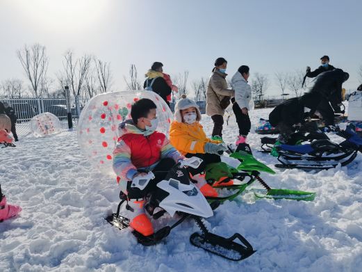 金湖荷花荡滑雪场