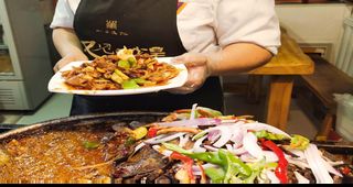 一个让你去了就舍不得离开的地方——敦煌夜市