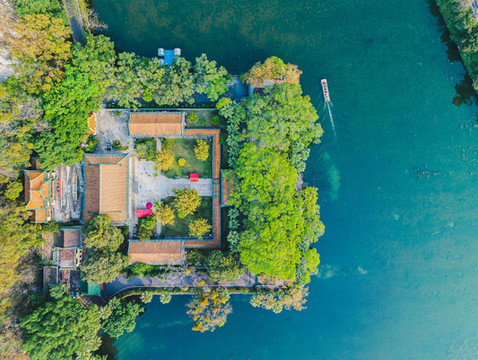 举头七星岩,低头花房,沉浸在湖光山色中的完美周末