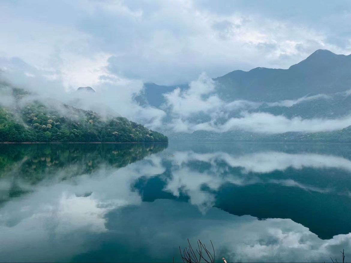 雨雾天池