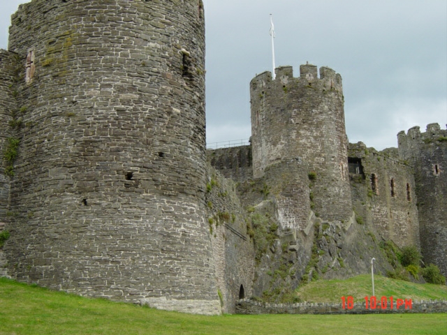 #公路上的风景 不错不错，威尔士的古堡。