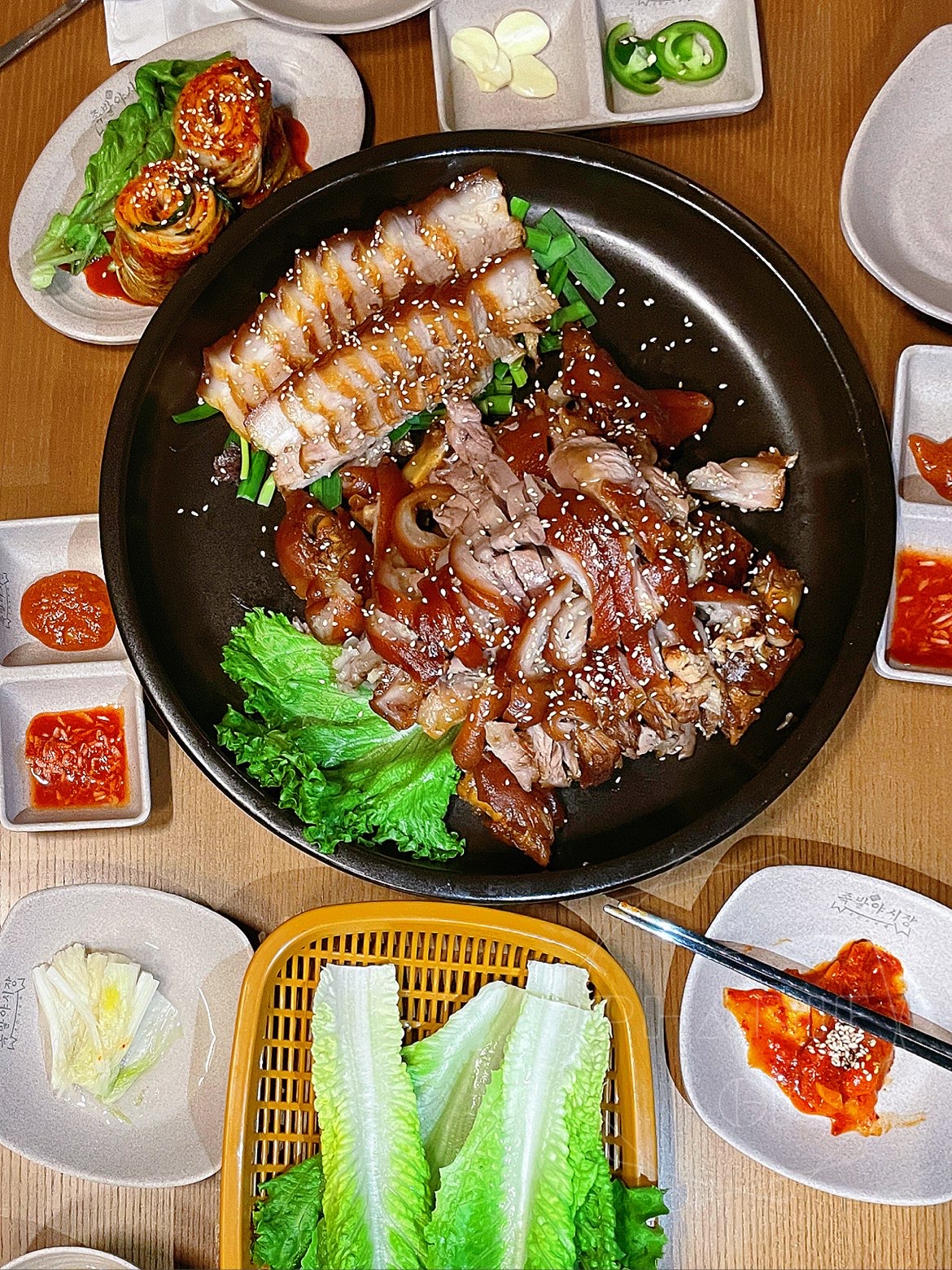 Jokbal Night Market(족발야시장)