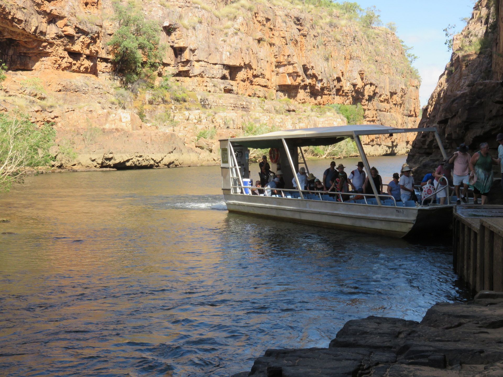 位于澳洲北领地境内的Katherine Gorges是值得游玩的景点，乘船游览是最受欢迎的活动之一。