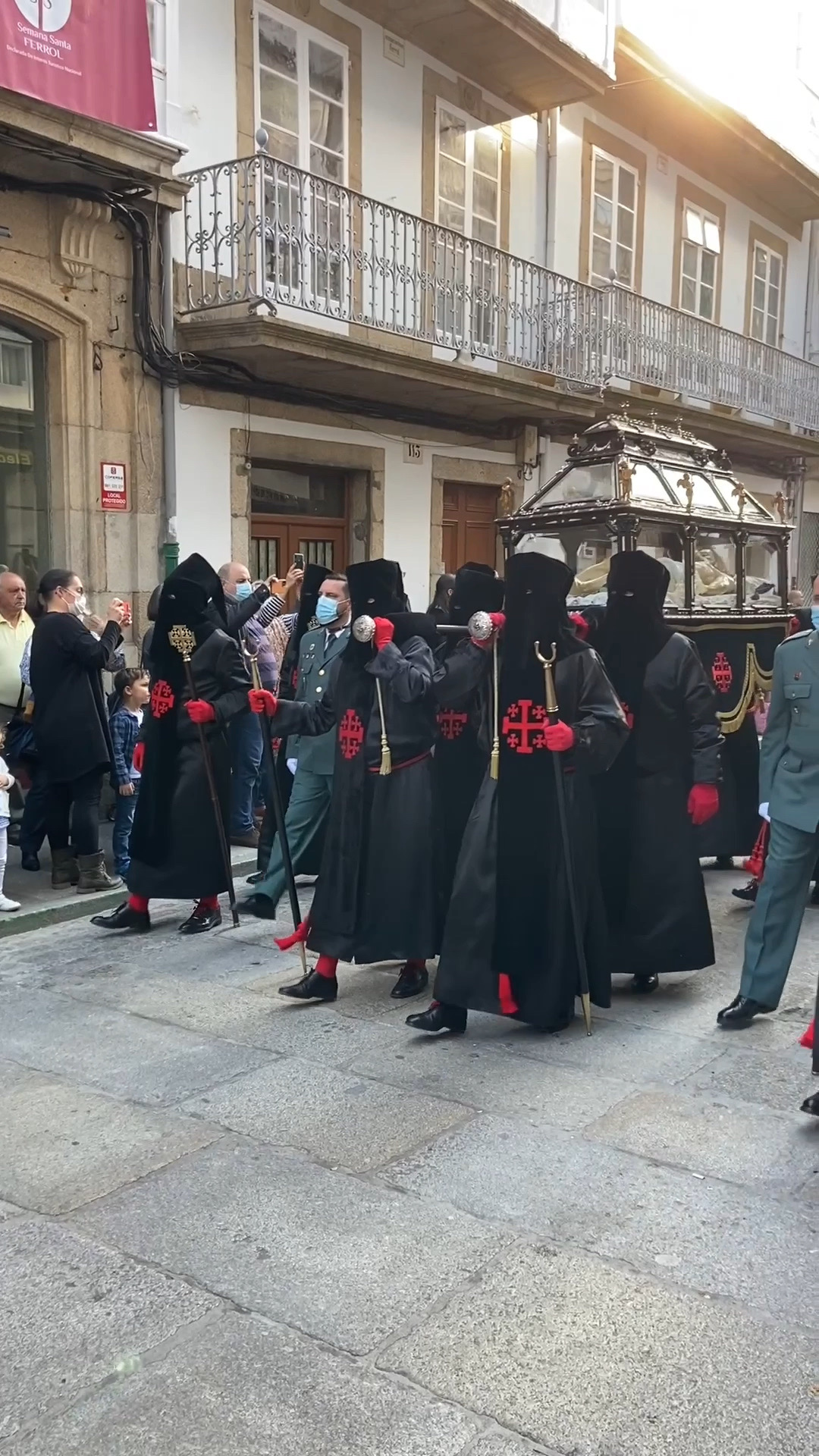 西行漫记-西班牙，今天是西方节日耶稣受难日，费罗城全天举行活动，从早上到午夜。