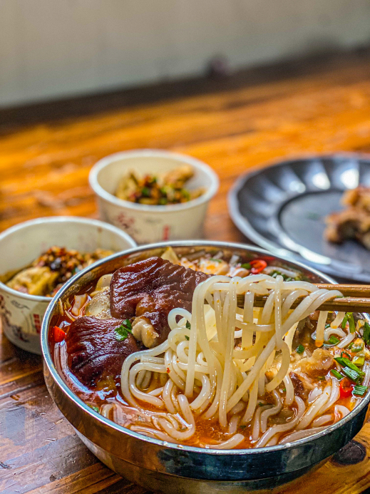 阳关立交桥龙家小吃泡椒牛肉猪脚粉