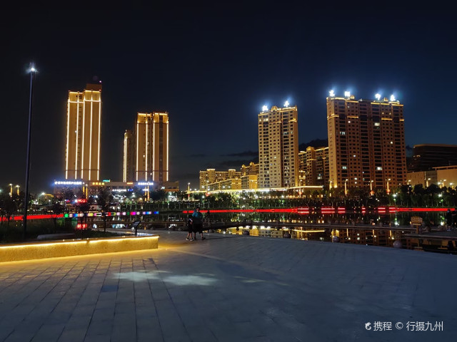 库车东湖夜景图片