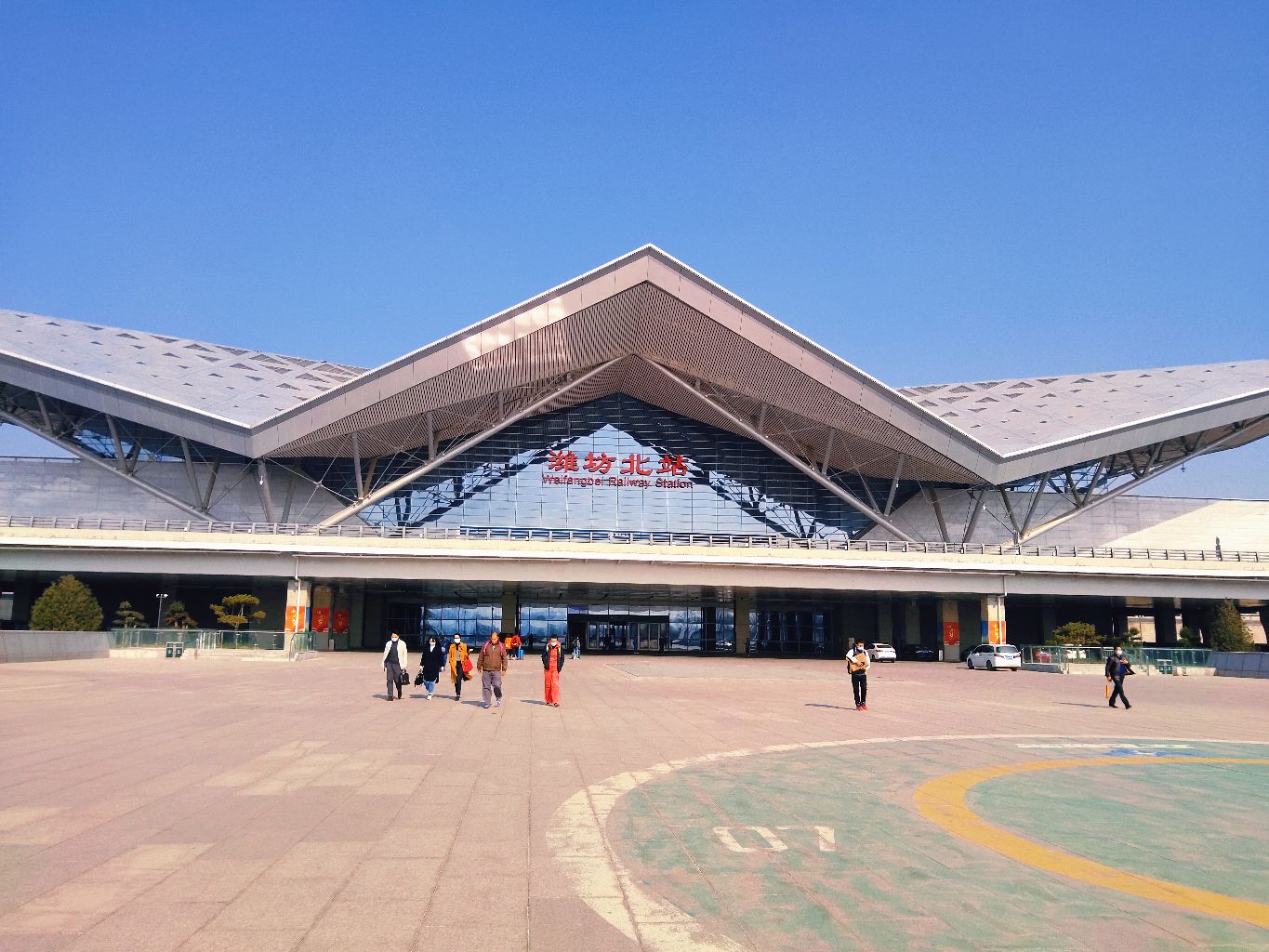 潍坊高铁北站传统的盘鹰风筝汲
