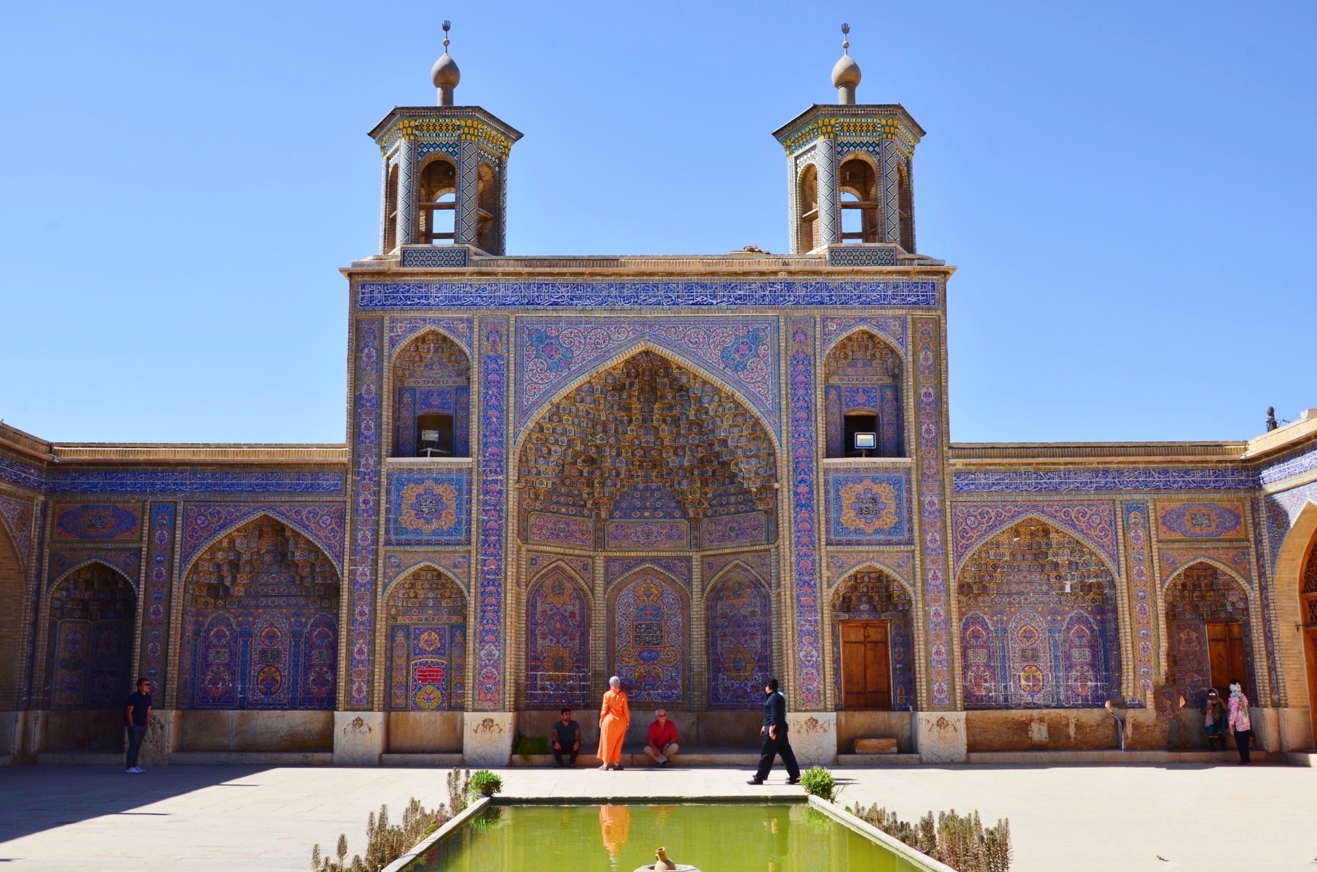 伊朗各式风格的清真寺。小巧精致的，布满阿拉伯花纹的