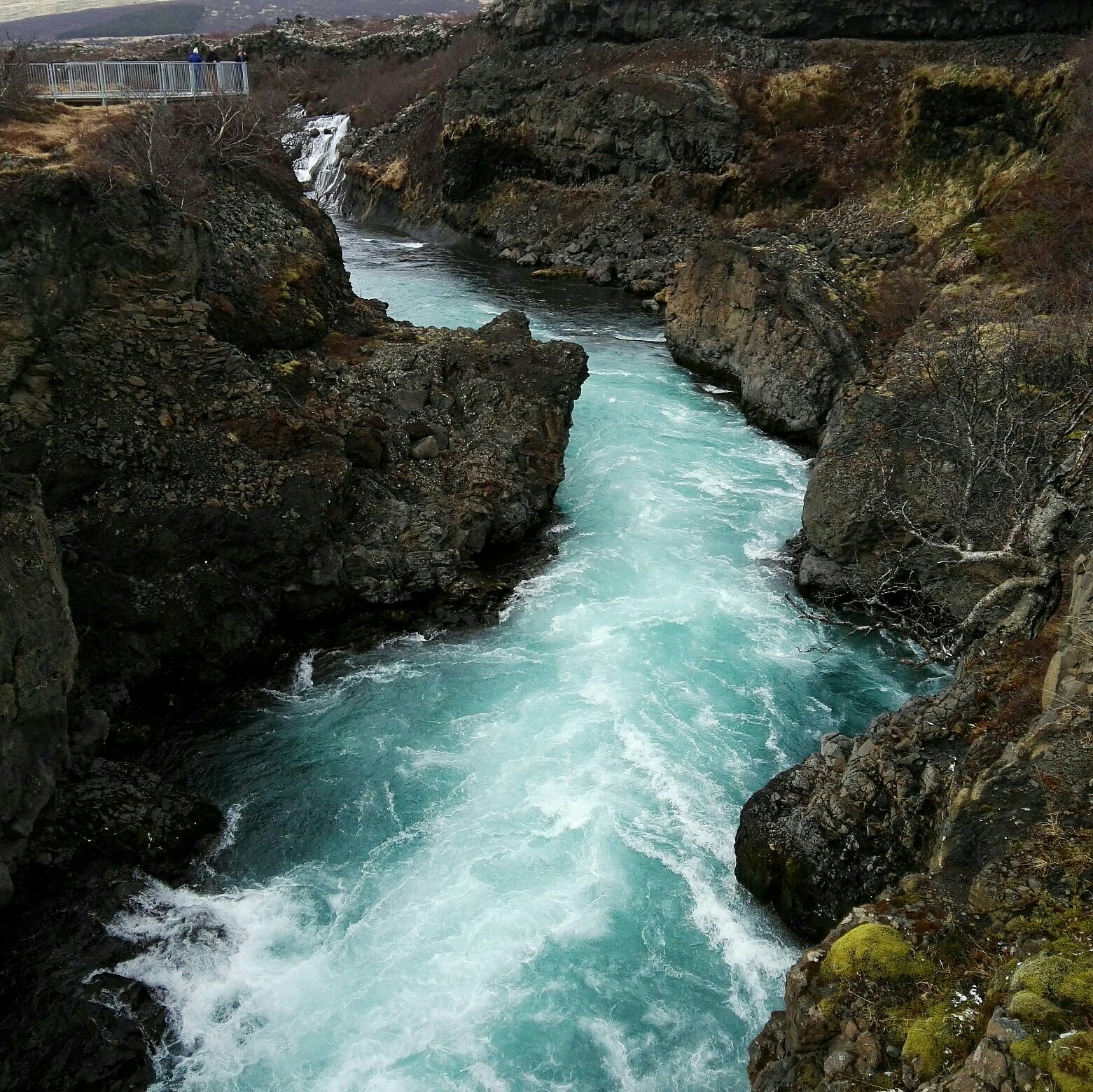 冰岛的儿童瀑布