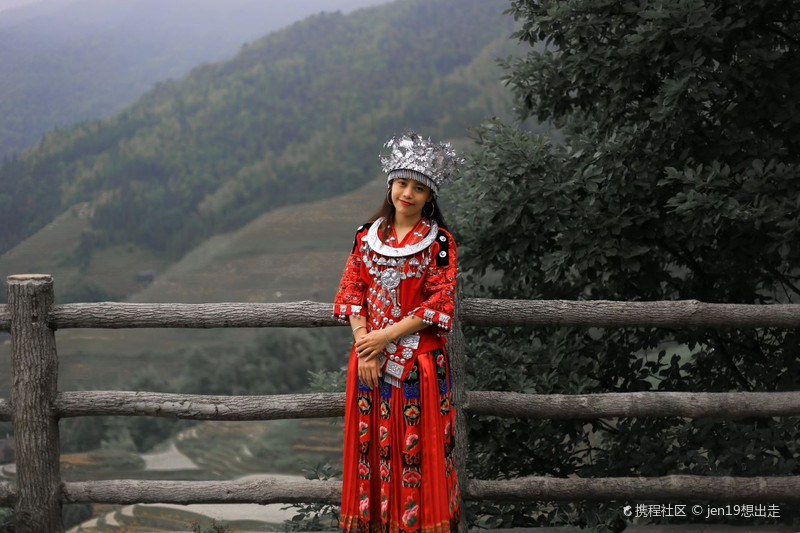 民族服|桂林龙脊梯田上的苗族小姐姐
