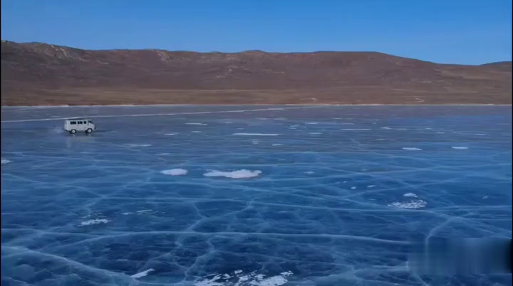带你去贝加尔湖看蓝冰