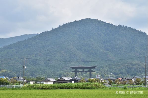 在日本最古老的奈良“大神神社”充电用可爱