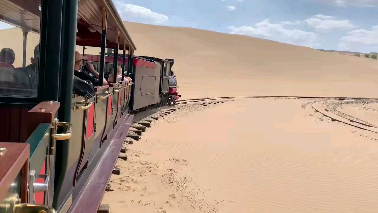 [太阳][太阳]沙漠小火车🚞