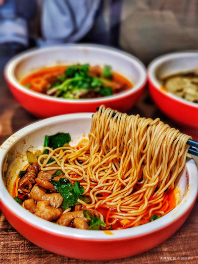 重庆小面环境第一名🥇就在解放碑洪崖洞旁