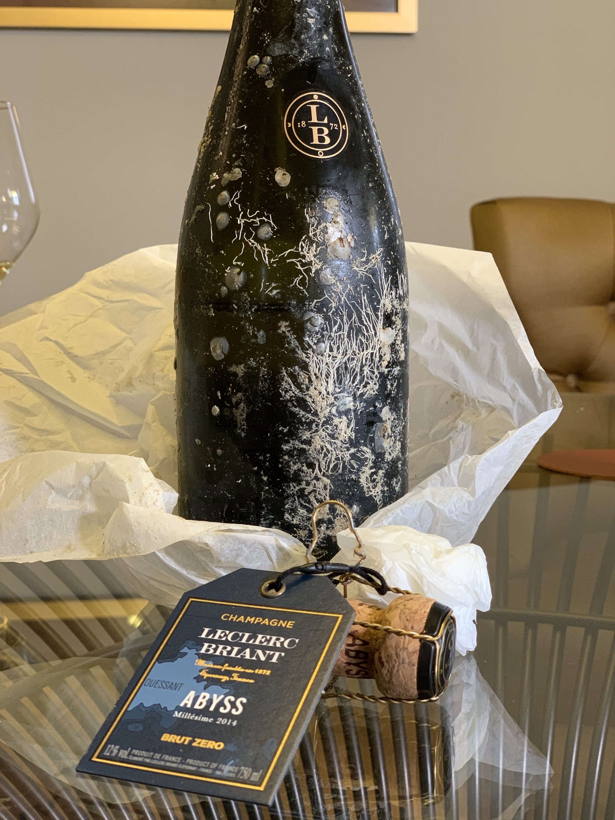海藏香槟-把装瓶的香槟酒沉入海底18个月