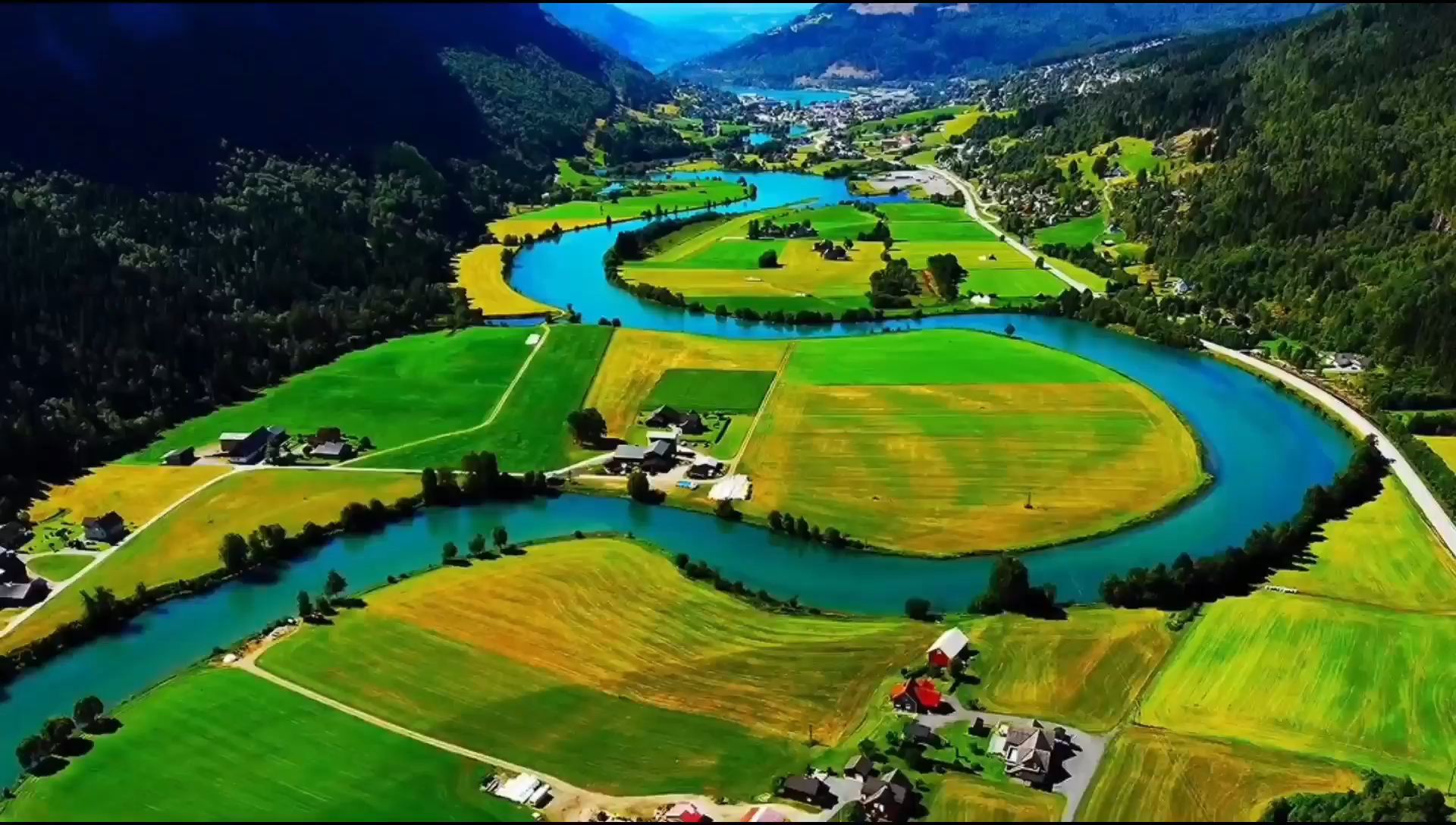 今天带你欣赏一下挪威穆村拉纳附近的美丽景色