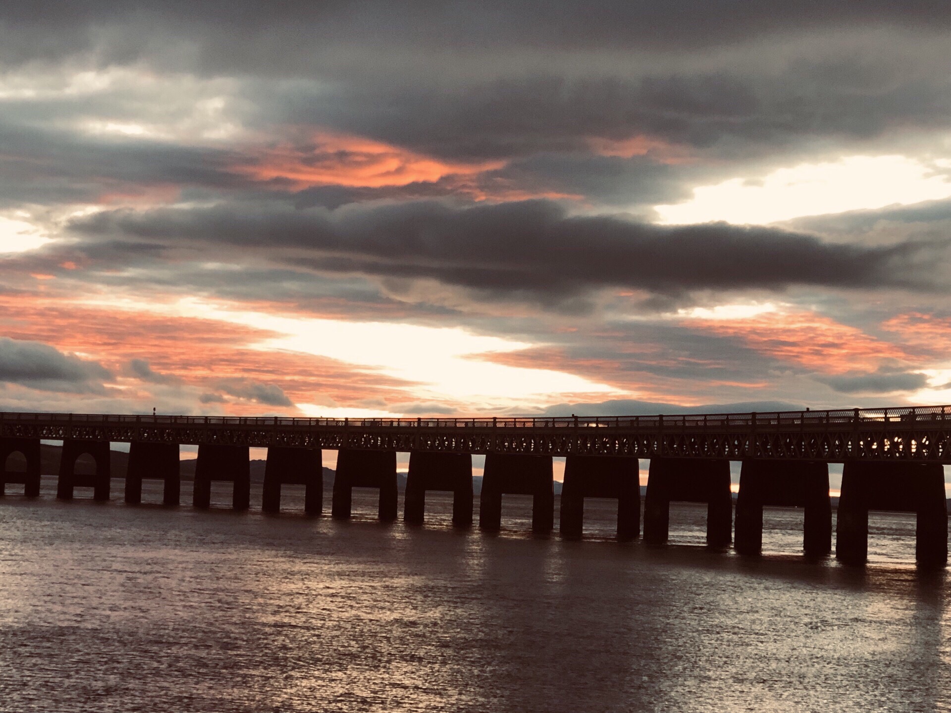 喜欢这座古老的Rail Bridge