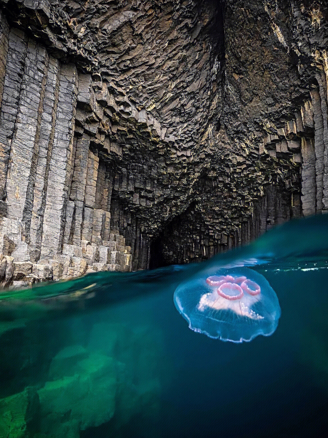 苏格兰🇬🇧探访芬戈尔洞穴 仿佛神秘岛