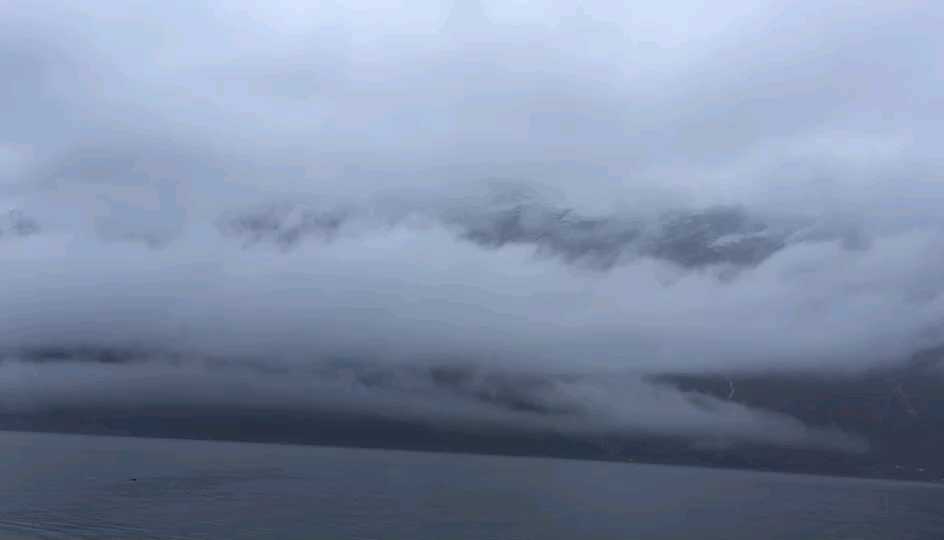 雨中的哈当厄尔峡湾