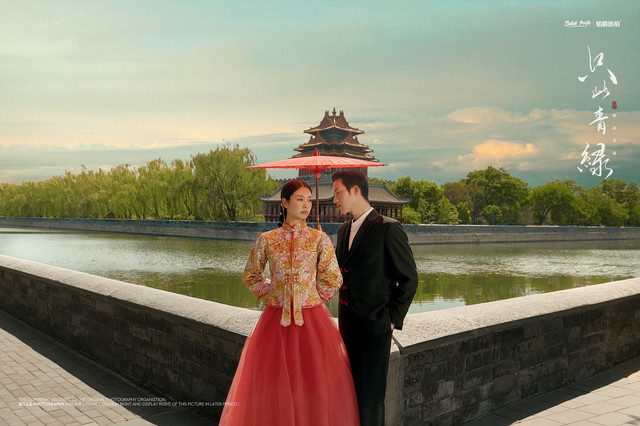 直接美成画的北京角楼婚纱照,极具特色
