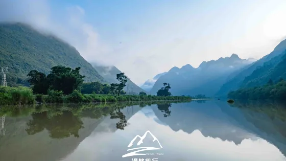 山映河畔景區