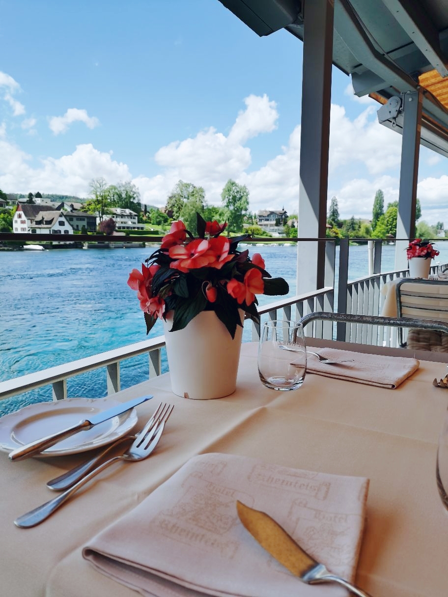 瑞士 | 施泰因小镇的水畔餐厅